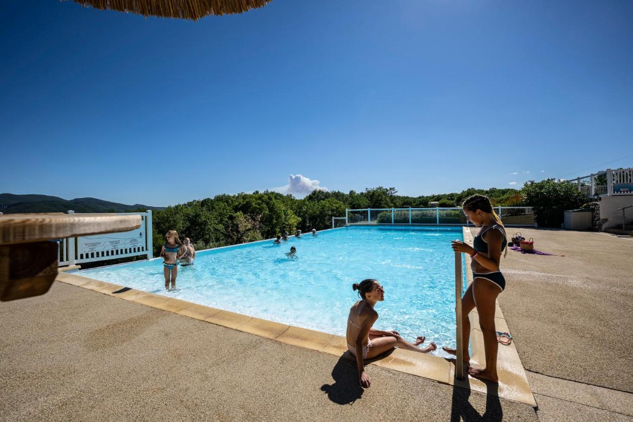 Charmant Camping Familiale 3 Etoiles Vue 360 Plage Piscine A Debordement Empl Xxl Labeaume Exteriér fotografie