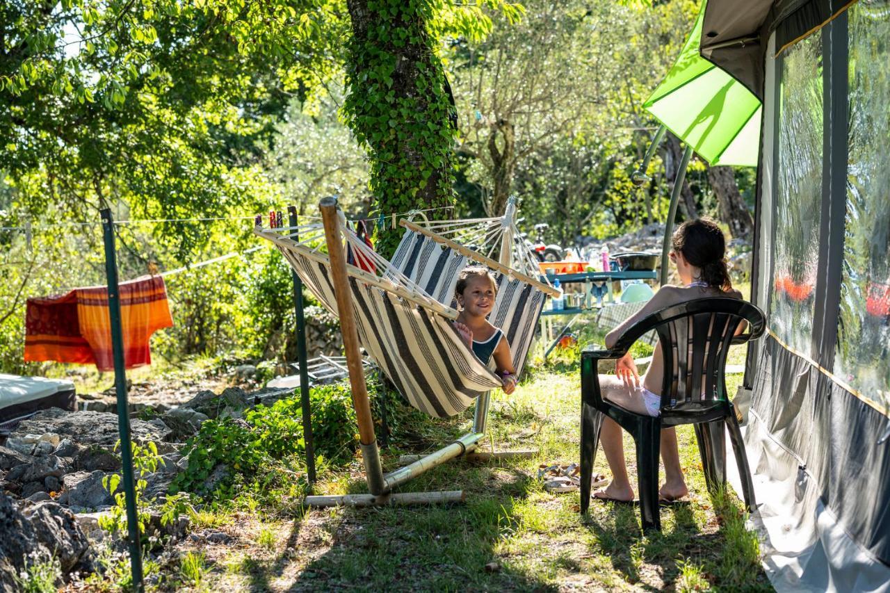 Charmant Camping Familiale 3 Etoiles Vue 360 Plage Piscine A Debordement Empl Xxl Labeaume Exteriér fotografie