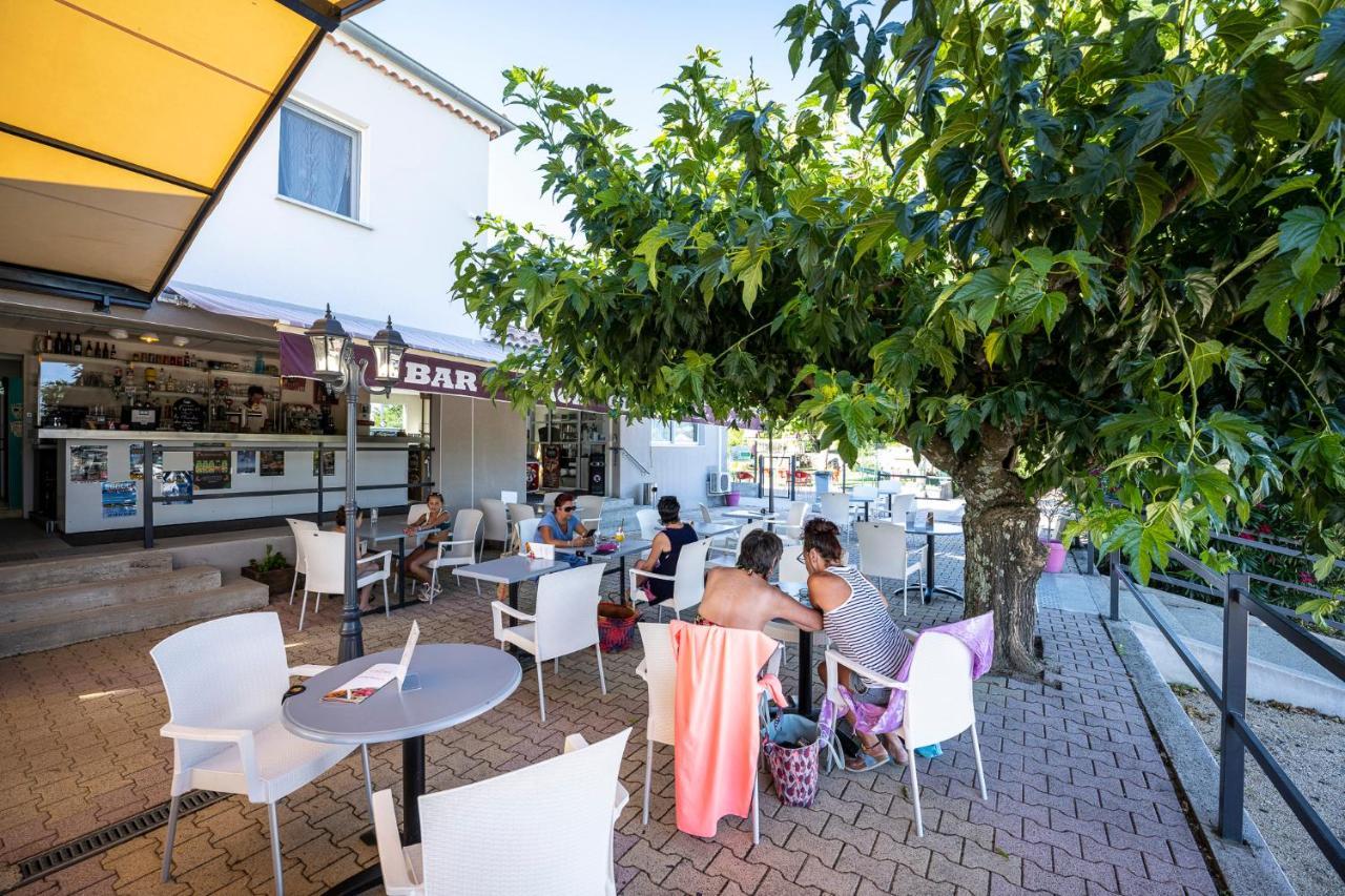 Charmant Camping Familiale 3 Etoiles Vue 360 Plage Piscine A Debordement Empl Xxl Labeaume Exteriér fotografie