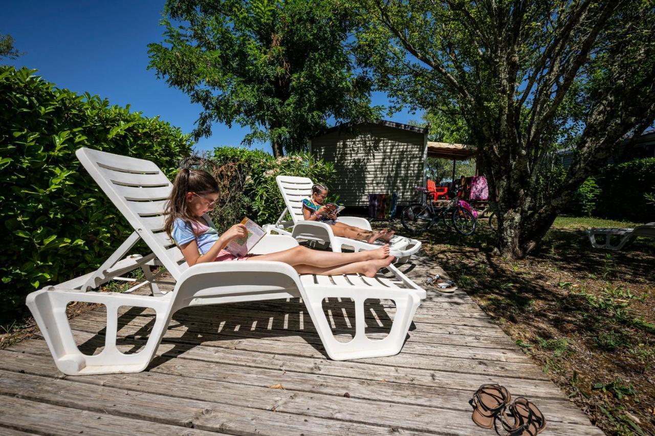 Charmant Camping Familiale 3 Etoiles Vue 360 Plage Piscine A Debordement Empl Xxl Labeaume Exteriér fotografie