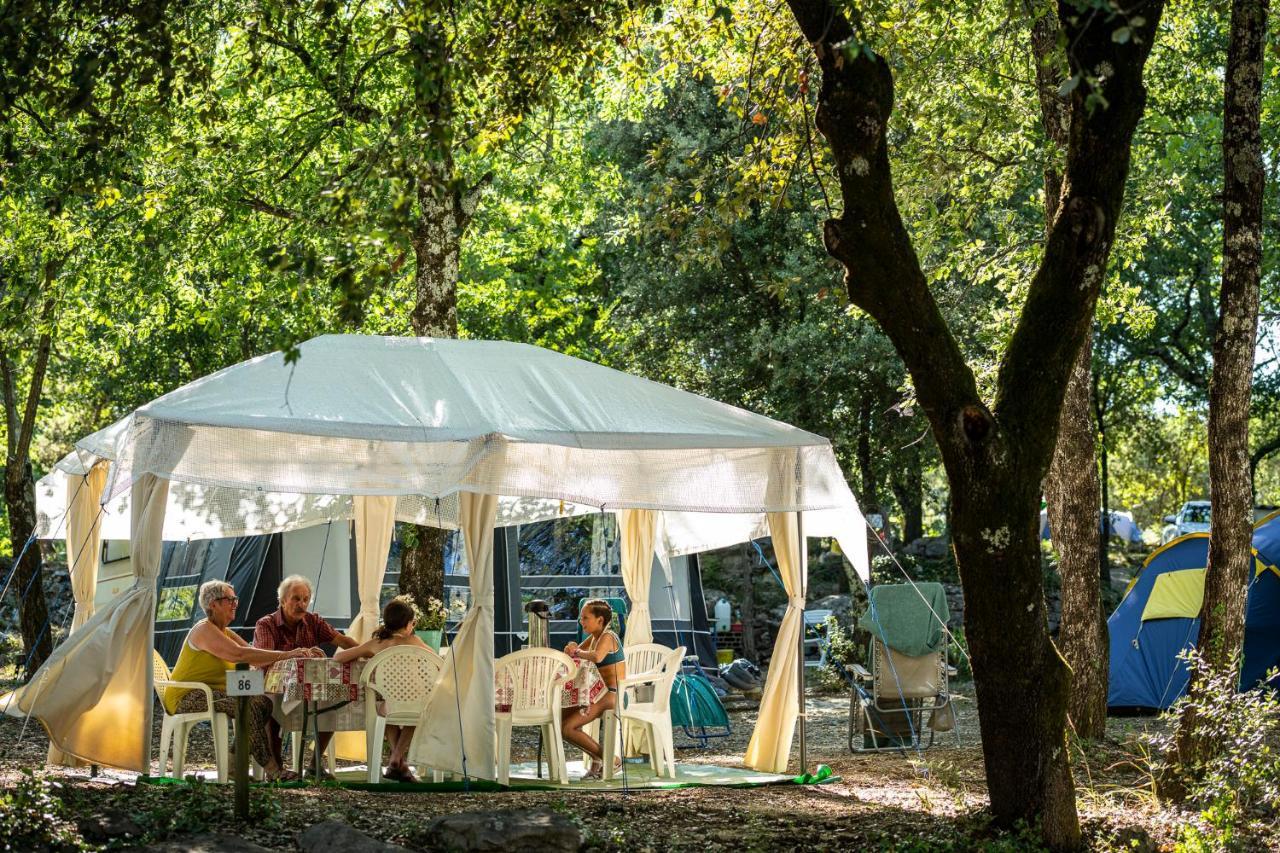 Charmant Camping Familiale 3 Etoiles Vue 360 Plage Piscine A Debordement Empl Xxl Labeaume Exteriér fotografie