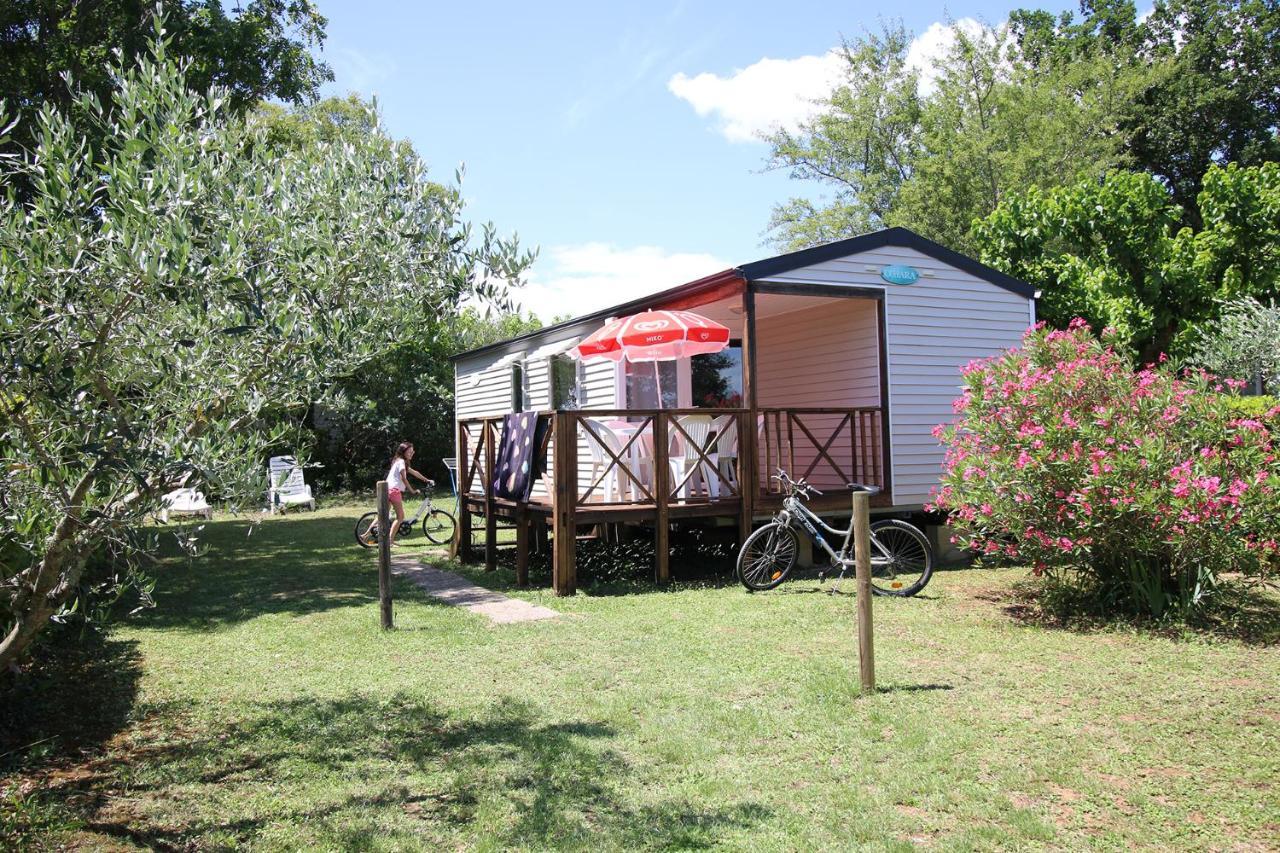 Charmant Camping Familiale 3 Etoiles Vue 360 Plage Piscine A Debordement Empl Xxl Labeaume Exteriér fotografie